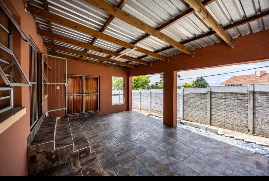 5 Bedroom Property for Sale in Beacon Bay Eastern Cape